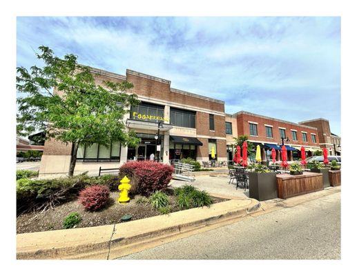 Outside  Eggspresso Glenview . 2000 Tower Dr, Glenview, IL  Breakfast Lunch Brunch.  Patio Nice Place Great Service. Cool!