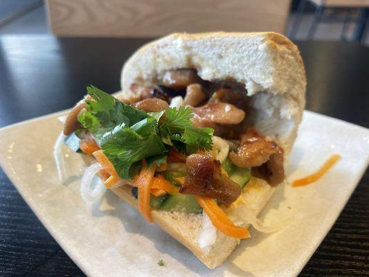 CHICKEN BANH MI