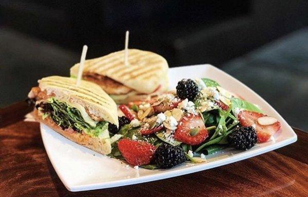 Hot Pressed x-Salmon Burger + half Sweet & Crunchy Salad