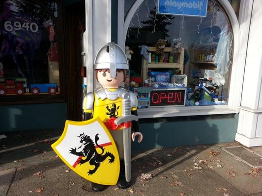 11/23/14 Security outside of Toyworks