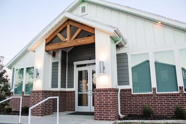 Leasing office and clubhouse.