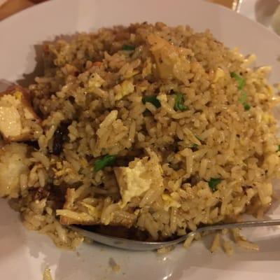 Pineapple fried rice seasoned with yellow curry. Choice of meat or tofu.