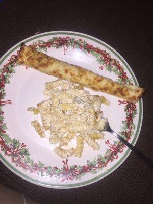 Chicken Alfredo with cheese breadsticks.