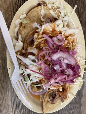 Tacos dorados con carnitas