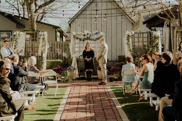 intimate backyard wedding