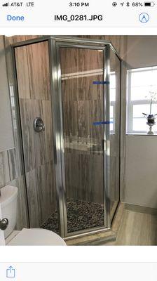 Framed neo-angle shower unit