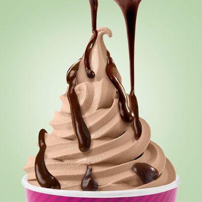 That drip, tho  Don't be afraid to drizzle an extra layer of #chocolate.

#FrozenYogurt #Froyo #Dessert #SweetTreats