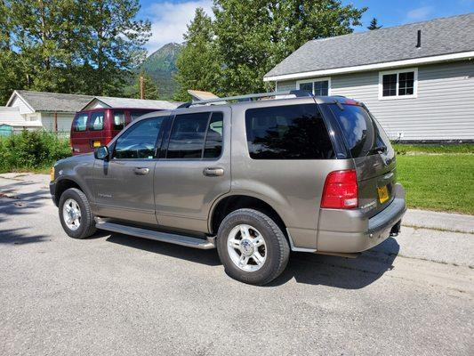 Ford Explorer XLT with 3rd row-  seats up to 7 but most comfortable for 6