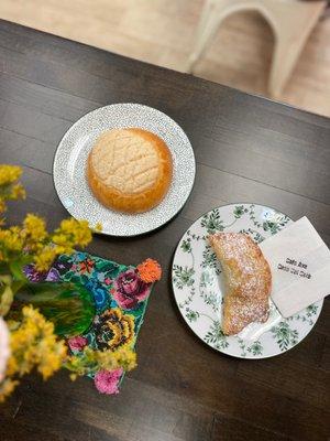 guava and cheese pastelito (pastelito de guayaba y queso) and a concha (bread) on left