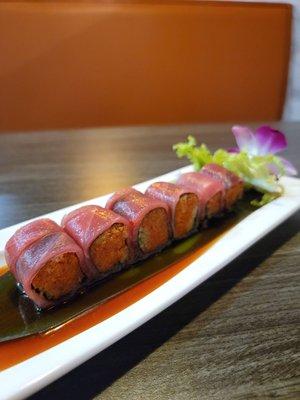 Sashimi spicy tuna roll