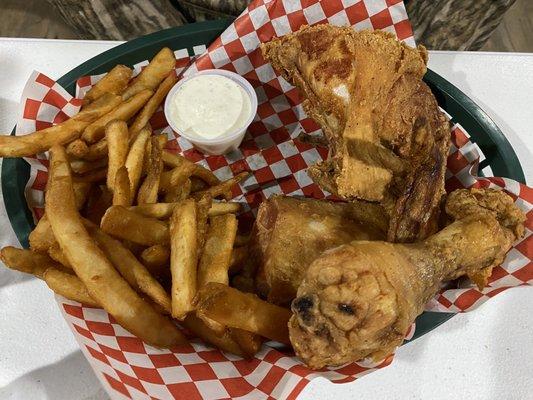 Broasted chicken with fries