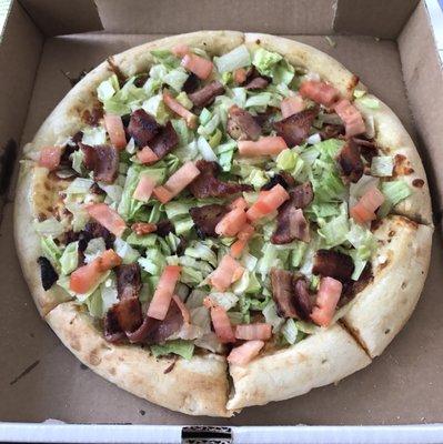 BLT pizza