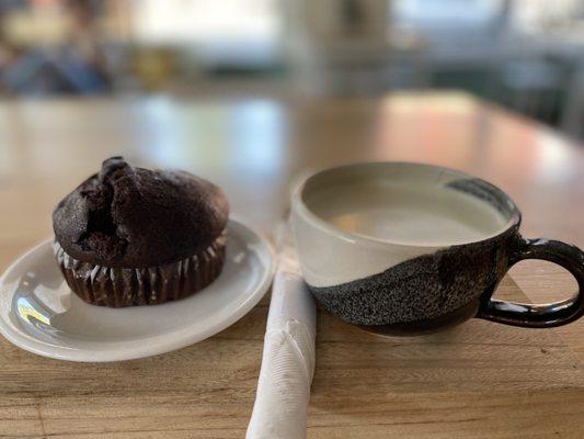 Golden Latte with oat milk + Chocolate muffin