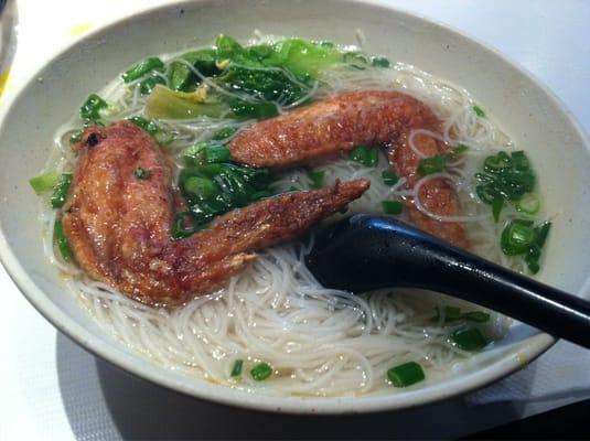 Chicken wing with rice noodles