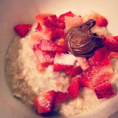 Quick & healthy recipe. Nutella oatmeal!