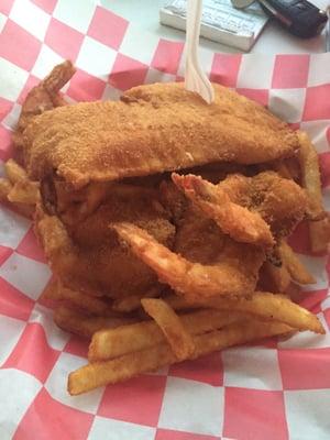 Mixed basked of fried fish & shrimp with fries. Perfectly seasoned!