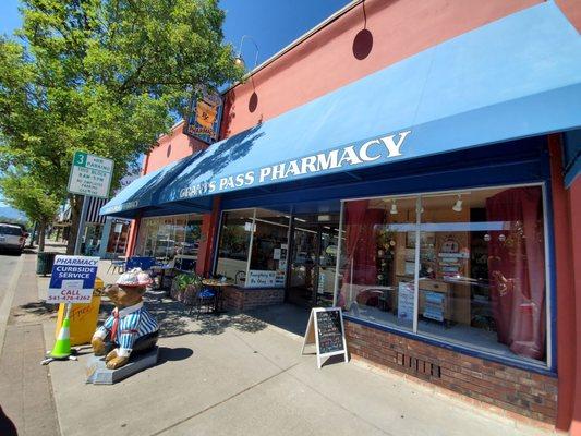 Grants Pass Pharmacy, ice cream ice  and soda  fountain!