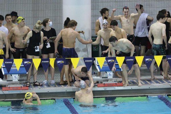 WashU 800 Free winning Relay at UAA Champs