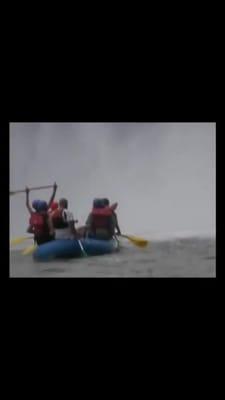 Raft next to the Cumberland Falls