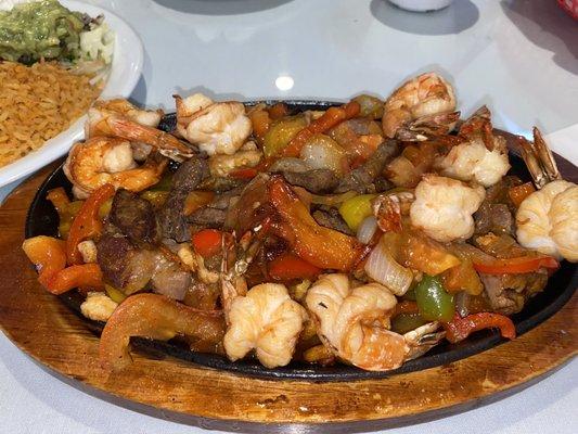 Carne, shrimp & chicken fajitas