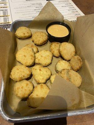 Fried pickles with a aïoli sauce