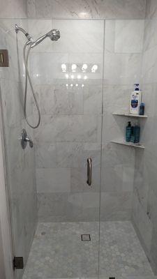 Frameless glass shower door