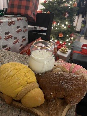 Pan dulce and puercito