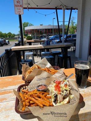 Sweet little patio spot. Delicious fries!