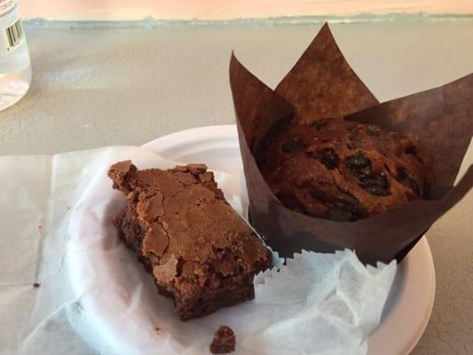 Dark chocolate brownie and Banana Chocolate Chip muffin