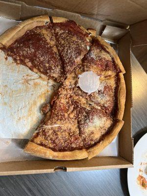 Thin crust and deep dish deluxe pizza's