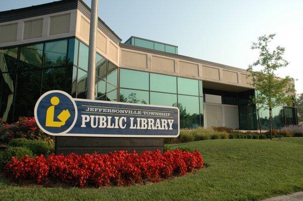 Main library exterior (from Court Avenue)