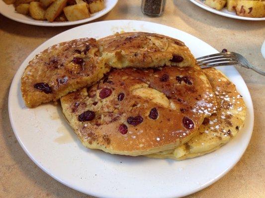 Cranberry, apple, walnut pancake. Excellent combination.