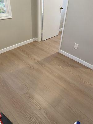 Dinning area with new flooring.