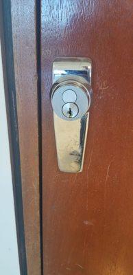 IC Core Comercial Lock Installation