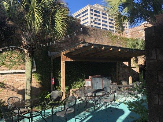 Courtyard Patio, great for dining outside!