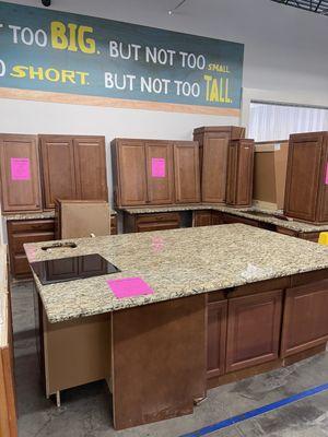 Full kitchen cabinet and countertop set  l