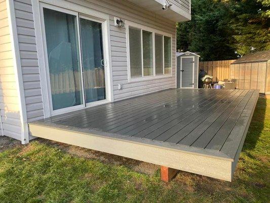 Construction of a composite decking