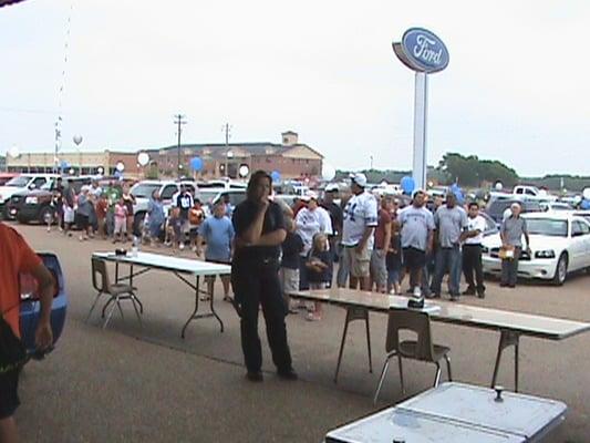 Dallas Cowboys Everson Walls and Patrick Crayton visit Dealership!  2009