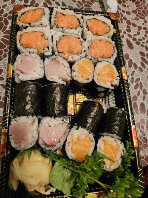 Lunch 3 rolls, spicy tuna, salmon, yellowtail