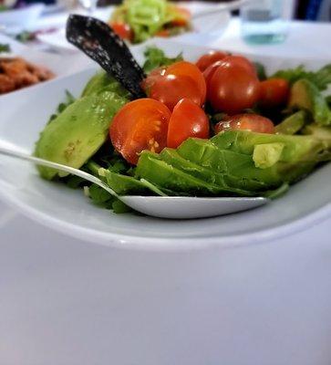 Avocado Salad With Tomato