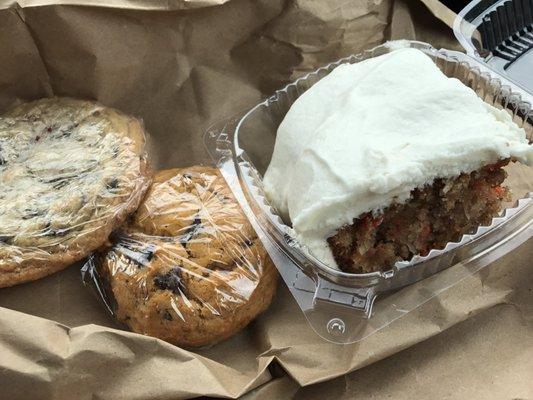 Home-made Carrot Cake, Chocolate chip cookie and pumpkin chocolate chip cookie. Sorry no pic of our wraps and salad as we ate it too fast.