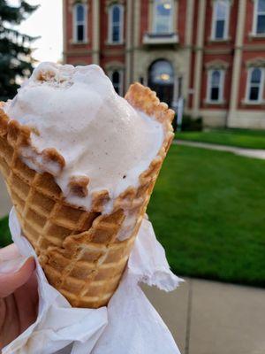 Decatur, Indiana: Yummy hand dipped ice cream. I got carrot cake ice cream last Friday. Very good if you like a rich sweet ice cream.