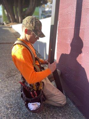 Connecting the downspout