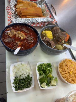 Menudo
Caldo 
Tamales  
Elotes