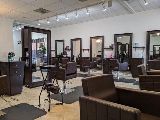 The salon was very peaceful after Thanksgiving day.