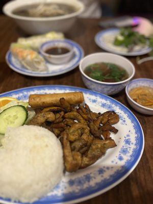 Rice plate with chicken, lettuce and cucumber, lettuce. additional spring rolls