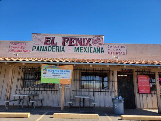 El Fenix Bakery