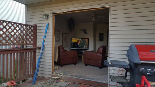 THIS CUSTOMER NEEDED SLIDING GLASS DOOR REPLACED SO WE REMOVED THE OLD DOOR.