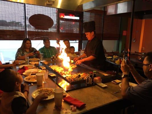 Focus on delicious food and entertainment is the key for every Japanese dinning experience.  Yum yum!