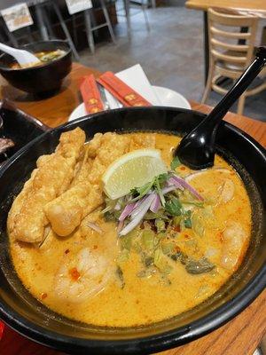 Golden Curry Noodle